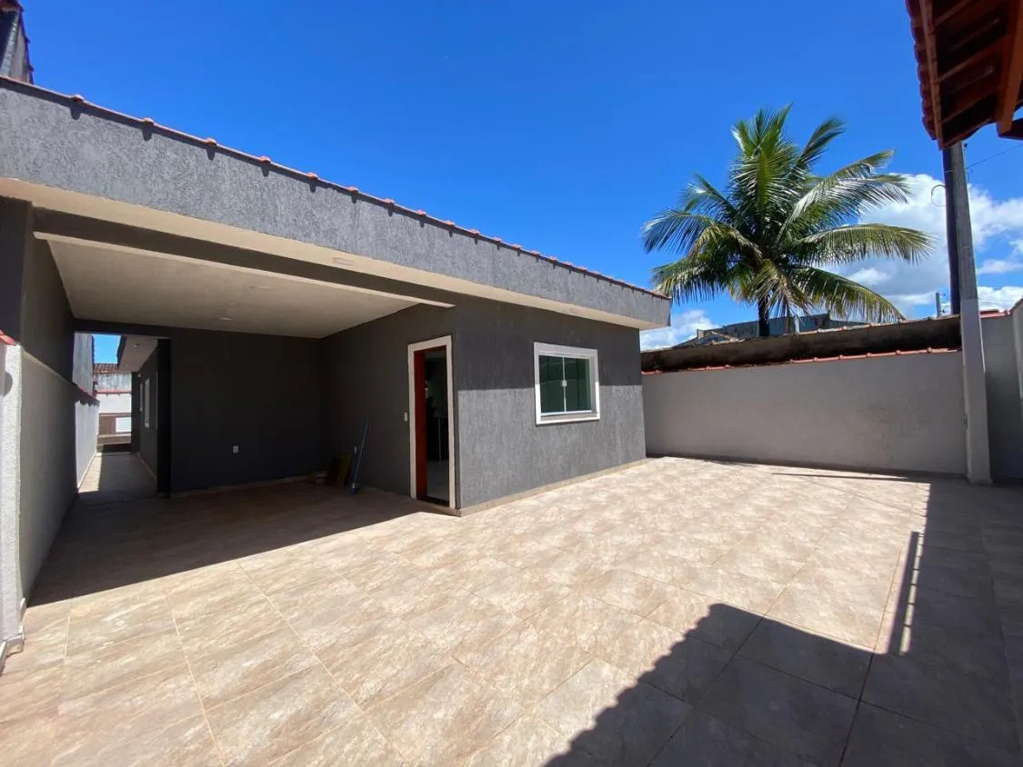 Imagem CASA NOVA COM PISCINA, 3 DORMITÓRIOS E AMPLO QUINTAL NO JARDIM BOPIPORANGA EM ITANHAÉM