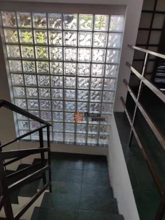 Imagem Chácara em Jundiaí, com ampla casa, escritório, galpão, área de lazer, piscina, bosque.