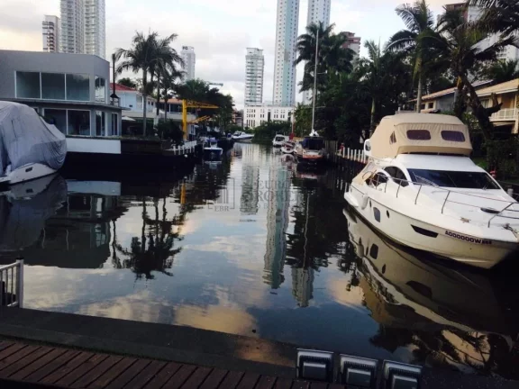 Imagem Excelente casa com marina privativa em Balneário Camboriú