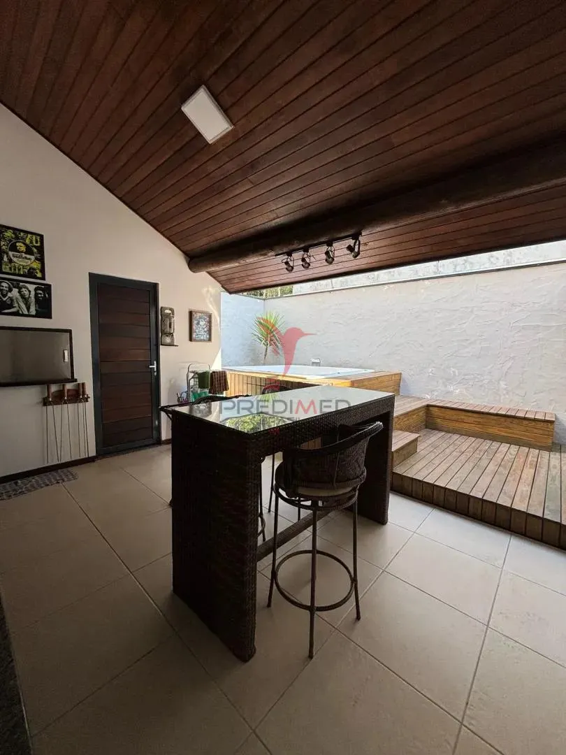 Imagem Casa de Alto Padrão em Piçarras - Jacuzzi Privativa, 3 Suites, Área Gourmet, 4 Vagas