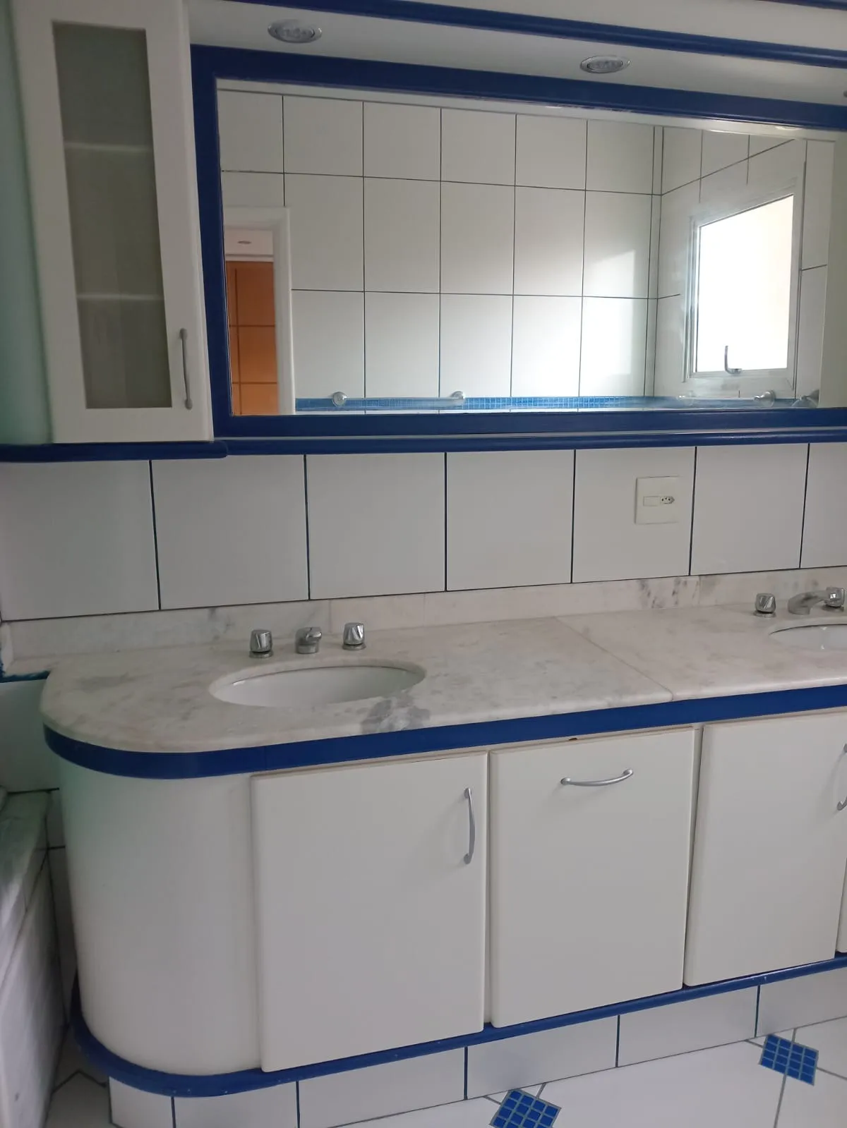 Imagem Casa de alto padrão em condomínio no Tamboré, Santana de Parnaíba-SP: 4 quartos, 4 suítes, 2 salas, 4 banheiros, 4 vagas.