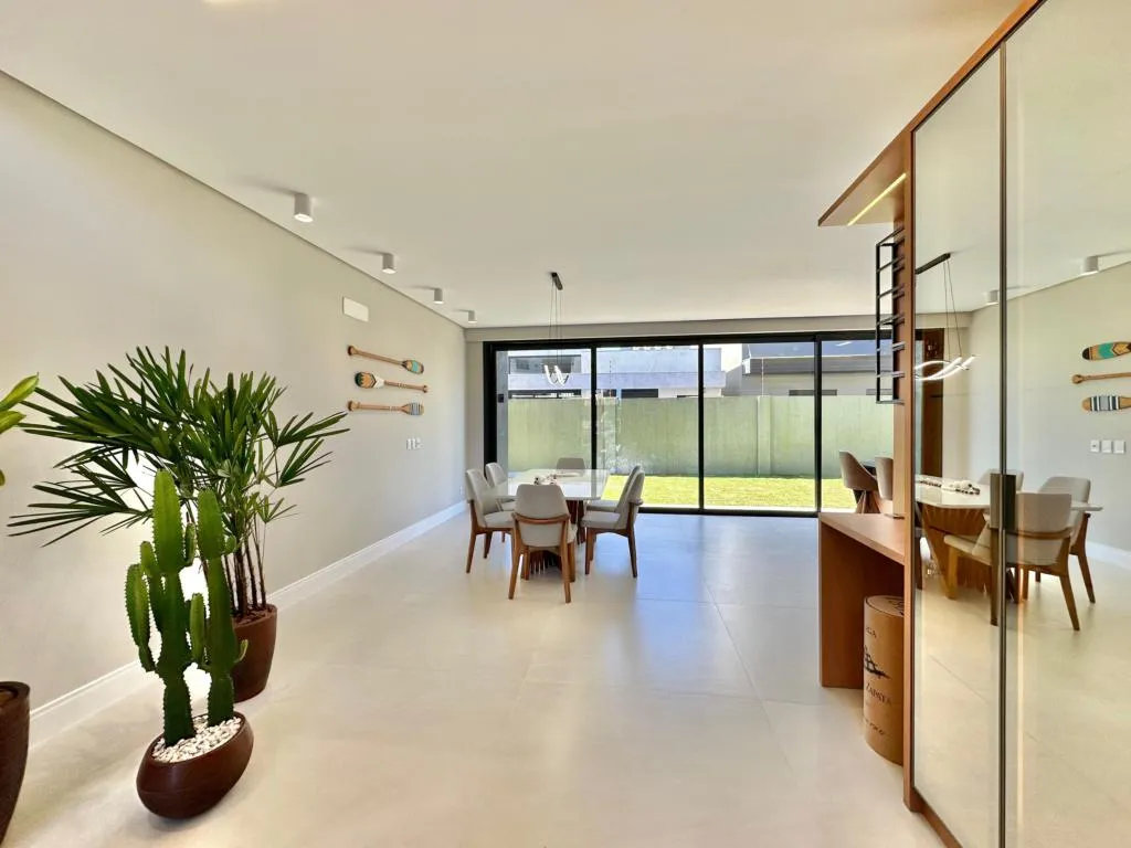 Imagem Casa em Condominio 4 Dormitórios - Bairro xangri-la