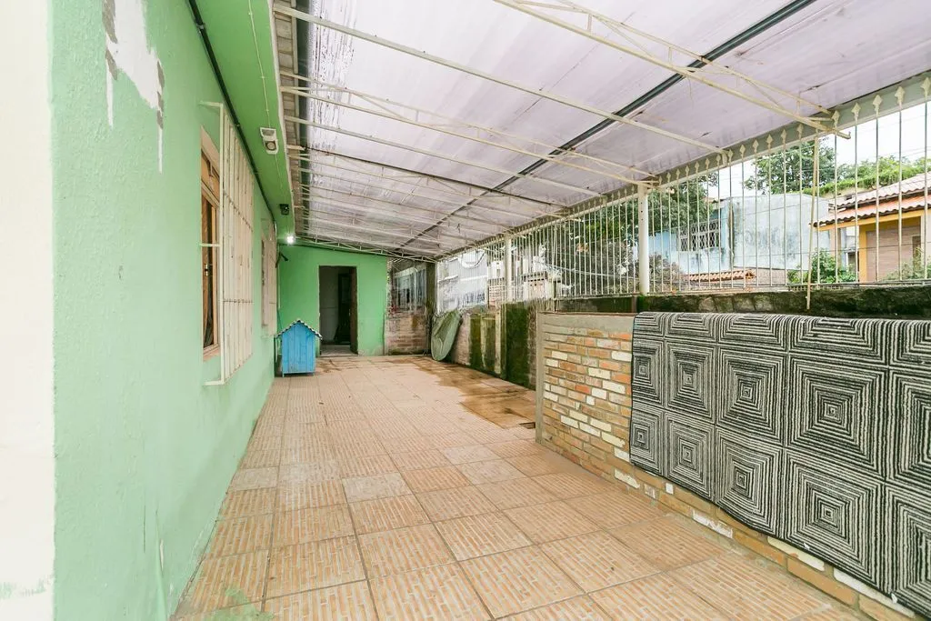 Imagem Casa de 2 dormitórios à venda Bairro no Vila Nova - Porto Alegre