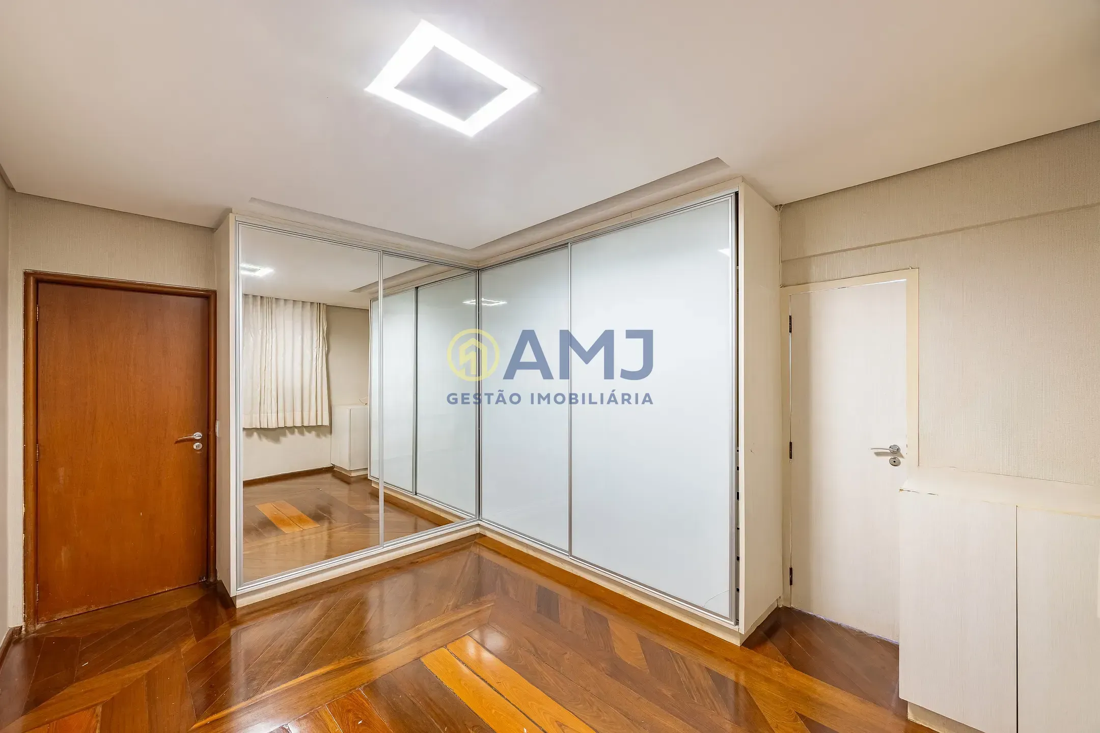 Imagem Apartamento reformado à venda no Setor Bueno - Renoir