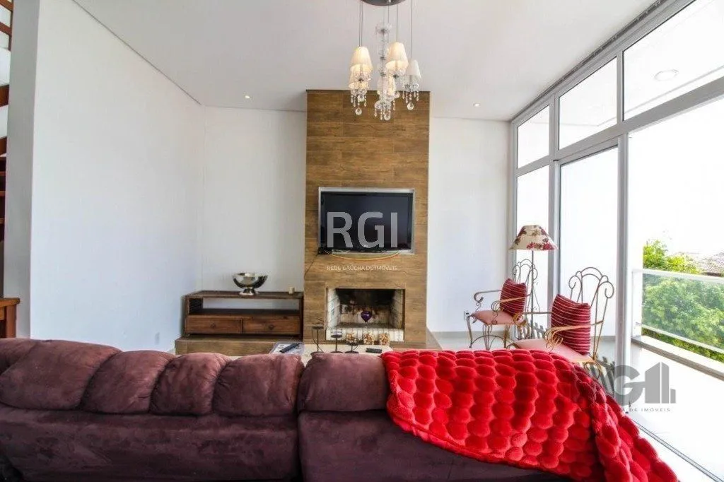 Imagem Casa para Venda - 300m², 3 dormitórios, sendo 1 suites, 4 vagas - Teresópolis