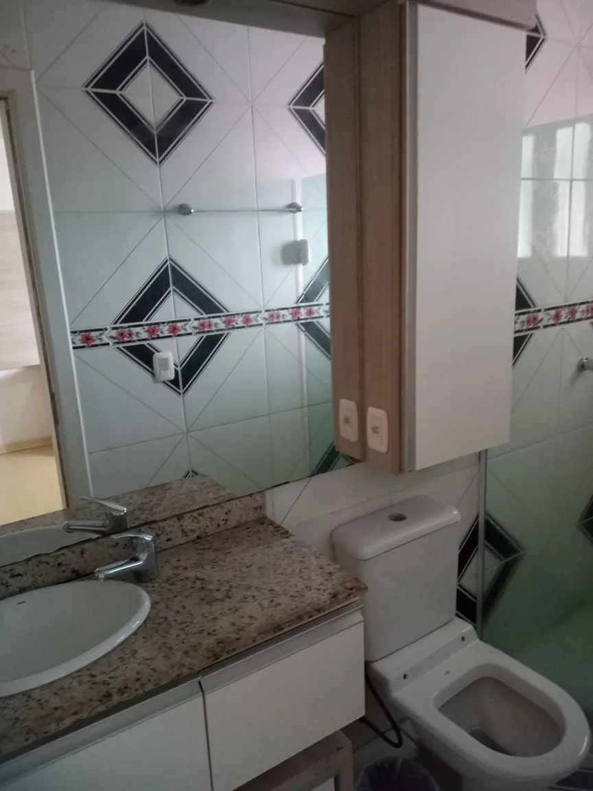 Imagem **Prédio Comercial Desocupado à Venda na Azenha, Porto Alegre, RS**