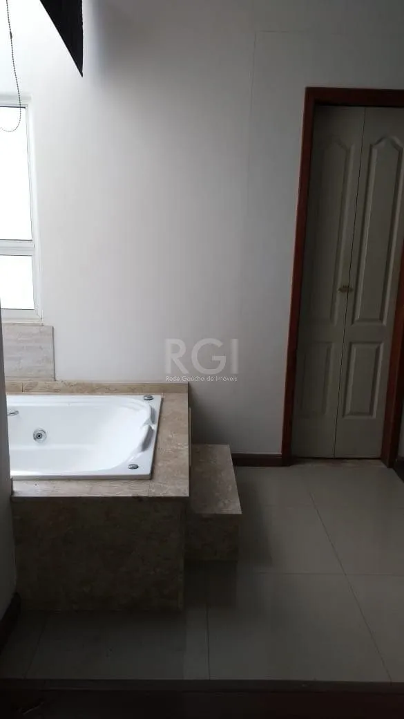 Imagem Casa para Venda - 300m², 3 dormitórios, sendo 3 suites, 6 vagas - São Lucas