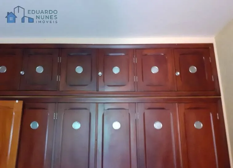 Imagem CASA COM 04 QUARTOS, 03 VAGAS, RUA PLANA NA SERRA