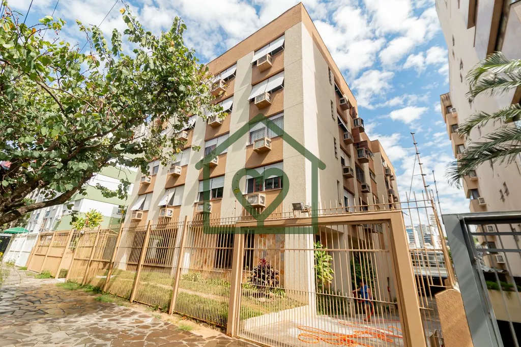Na Av. Alegrete, n. 126, no bairro Petrópolis, Apartamento de 03 dormitórios, semi mobiliado com 0...
