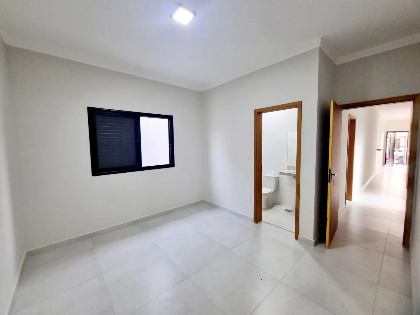 Imagem Casa térrea moderna com 3 dormitórios, suíte, closet, área gourmet e acabamentos de alta qualidade e bom gosto.