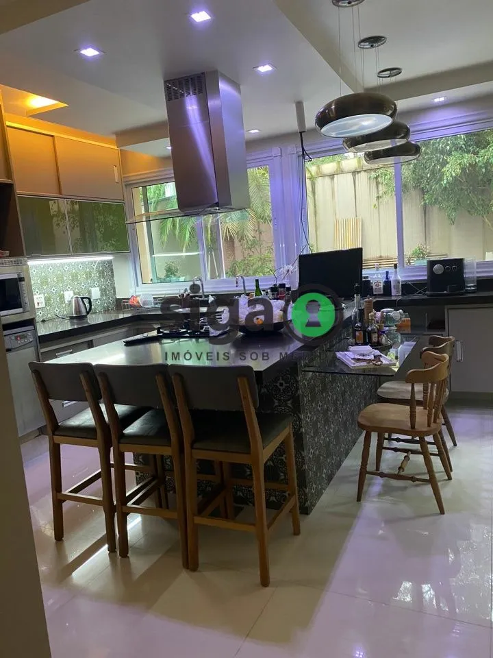 Imagem Exclusividade e Elegância no Condomínio Granja do Morumbi Casa de 4 Suítes à Venda