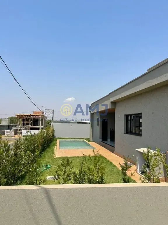 Imagem Casa térrea à venda no Jardins Capri | Lote de esquina com 4 suítes, piscina e alto padrão em Goiânia