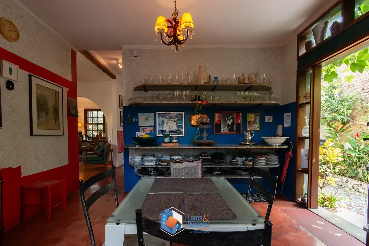 Imagem Casa para venda em Pacaembu com 5 quartos, sendo 2 suítes, 400m²