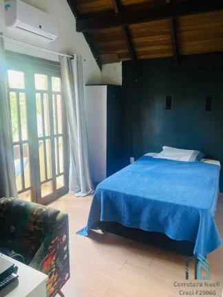 Imagem Sobrado 04 quartos c/ suíte de esquina três pavimentos, ótima localização região tranquila no Hauer, Curitiba. PR