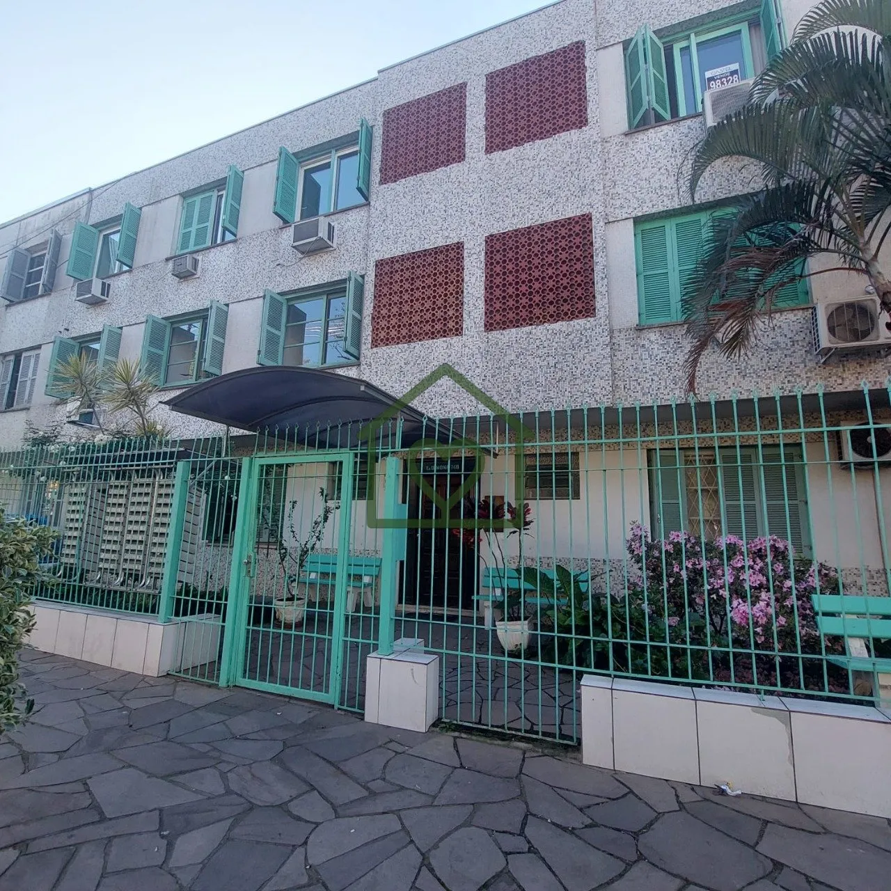 Imagem Excelente oportunidade para quem busca um apartamento no bairro Santana, em Porto Alegre.

O imóvel...