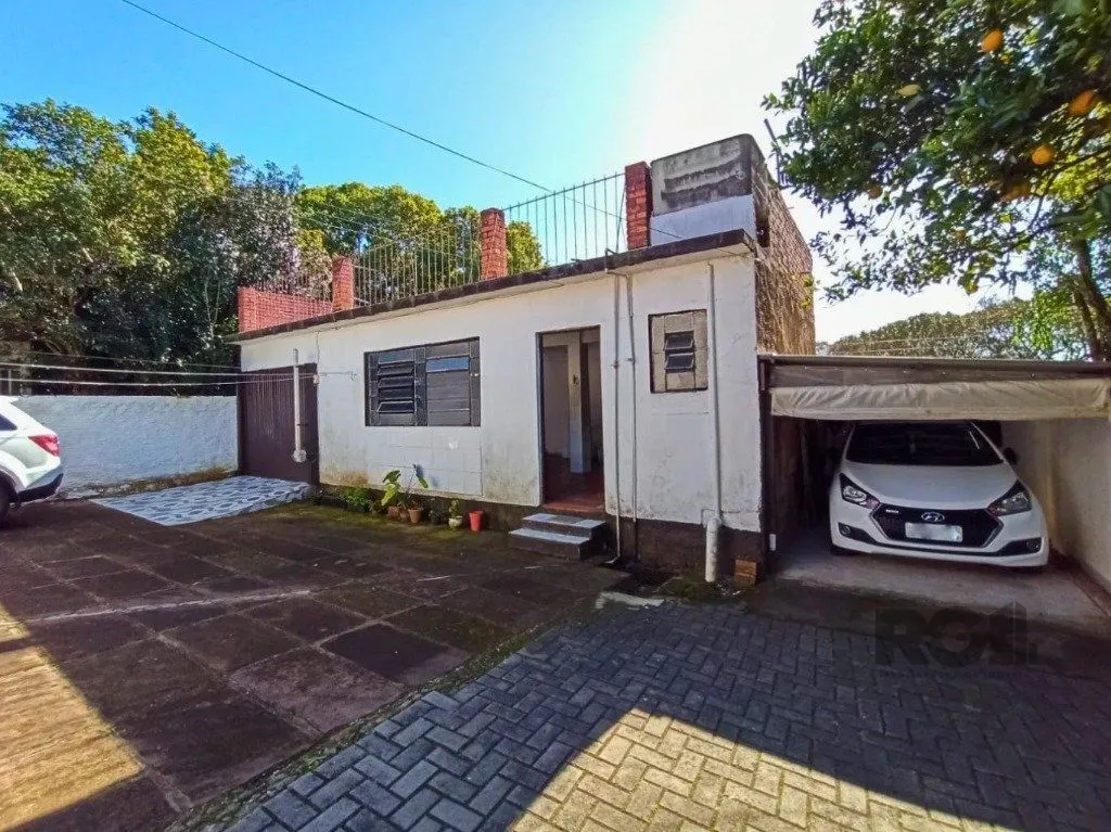 Imagem Casa com 3 quartos espaçosos, 2 banheiros bem distribuídos e 2 vagas de garagem