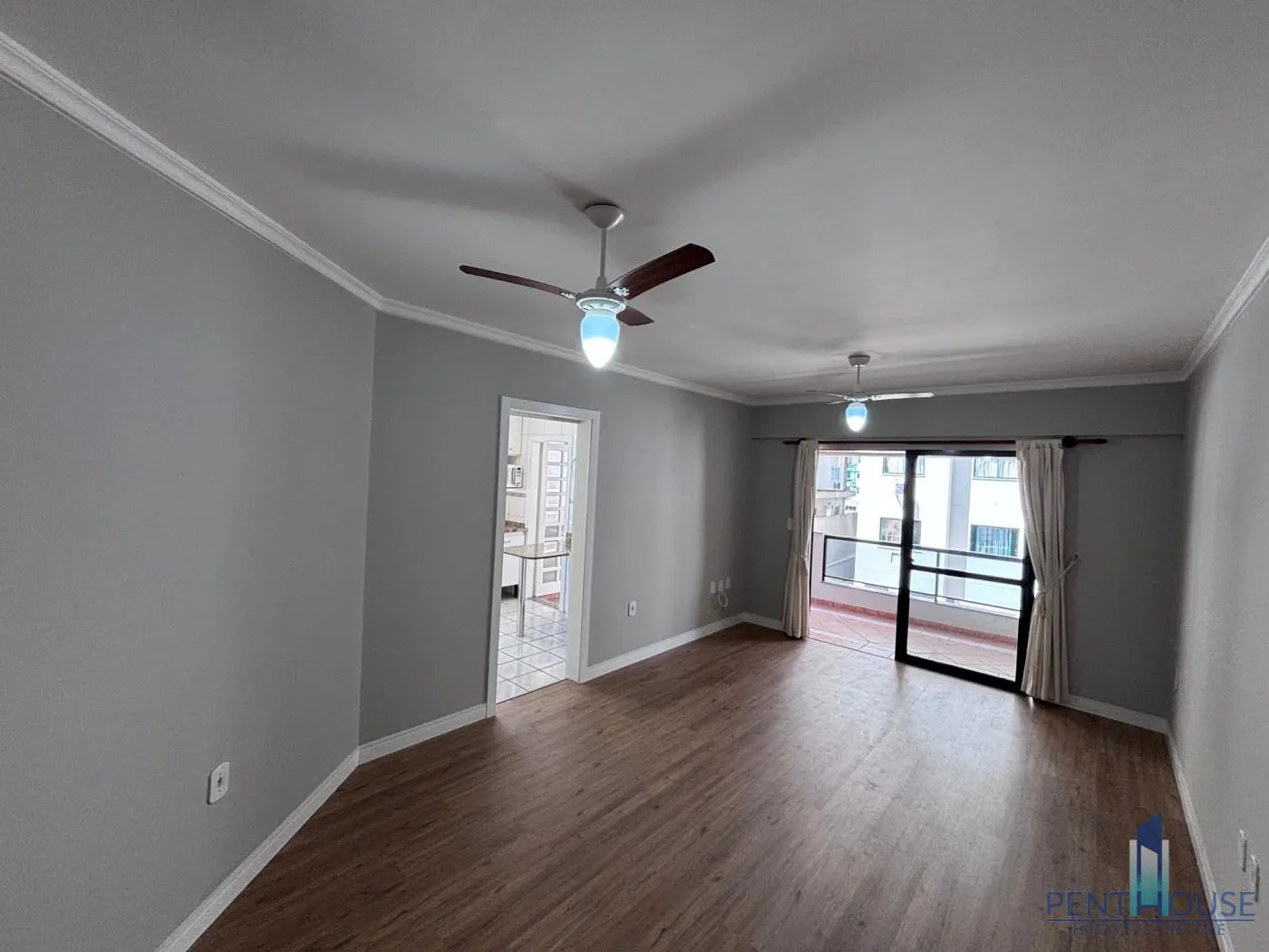 Imagem Apartamento Quadra Mar para Venda em Balneário Camboriú, CENTRO, 3 dormitórios, 2 suítes, 3 banheiros, 1 vaga