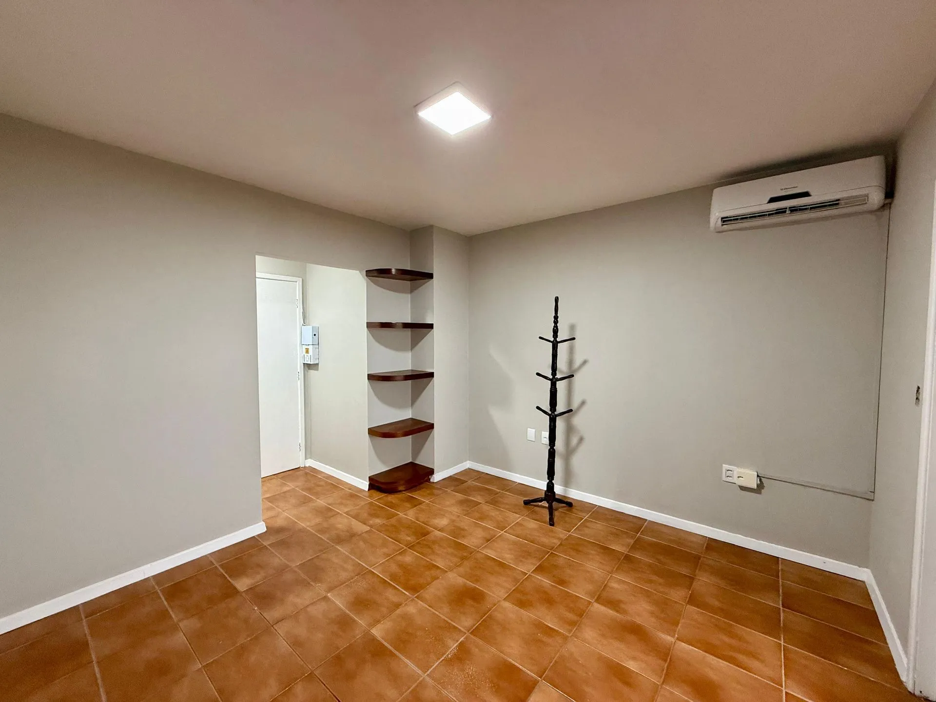 Imagem Triplex à venda em Xangri-lá, Centro, com 3 quartos, 111m2