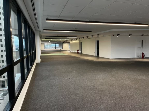 Imagem Conjunto comercial com 1.354m² para locação em Alphaville.