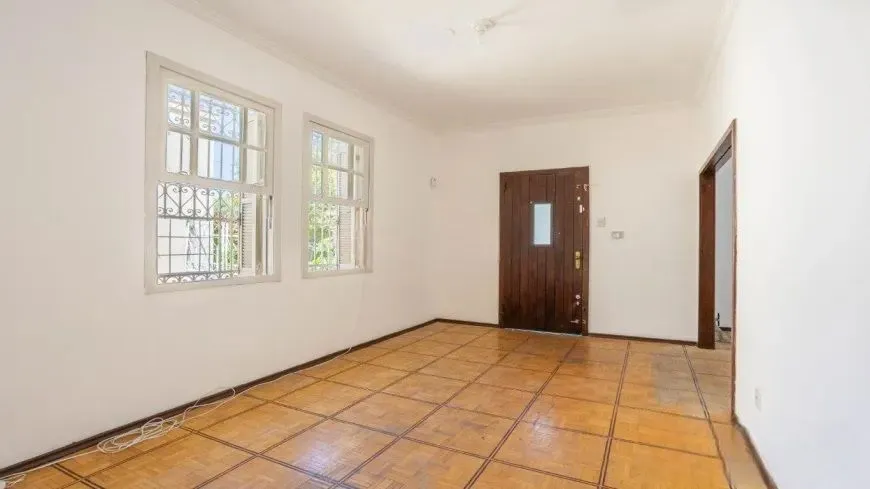 Imagem Casa Ampla com Pátio e Excelente Localização no Petrópolis