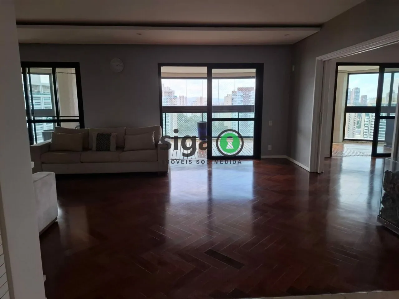 Imagem Apartamento disponível para locação - 400m²- 4 suítes - 5 vagas - Depósito privativo