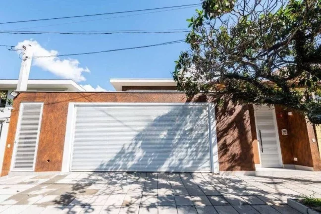 Imagem Vende-se casa reformada com 405 metros quadrados e 4 suítes no Alto de Pinheiros Casa com 405m² de...
