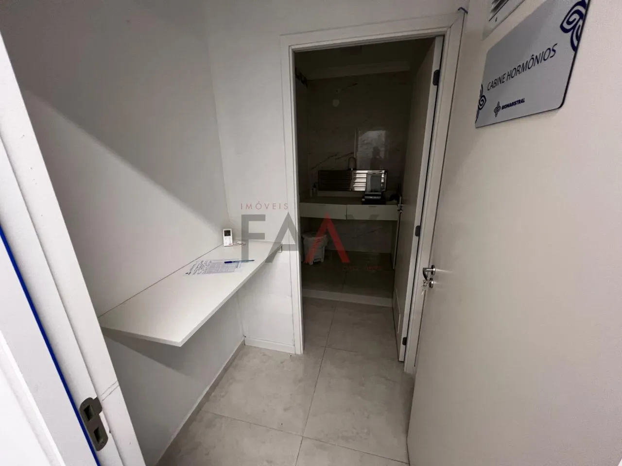 Imagem Casa Comercial disponível para locação na Vila Romana  Ideal para Clínicas e Consultórios