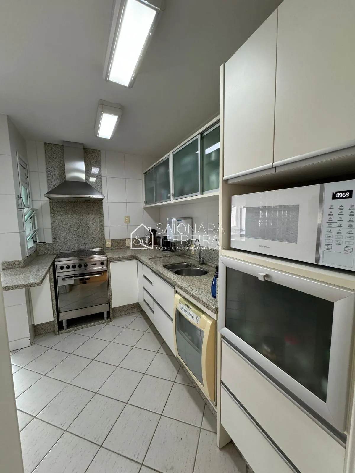 Imagem APARTAMENTO 4 DORMITÓRIOS SENDO 3 SUÍTES - CENTRO - FLORIANÓPOLIS