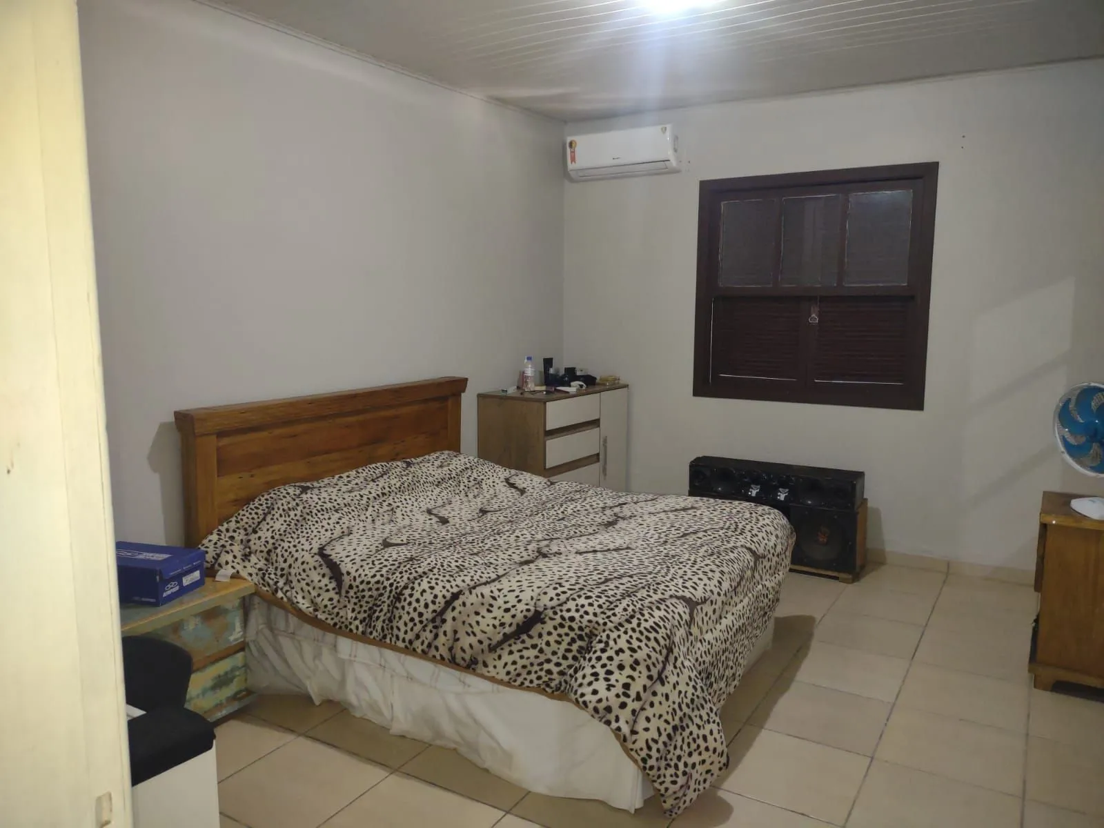 Imagem Casa com 4 quartos, suíte, piscina, lareira, churrasqueira em um terreno de 616m².