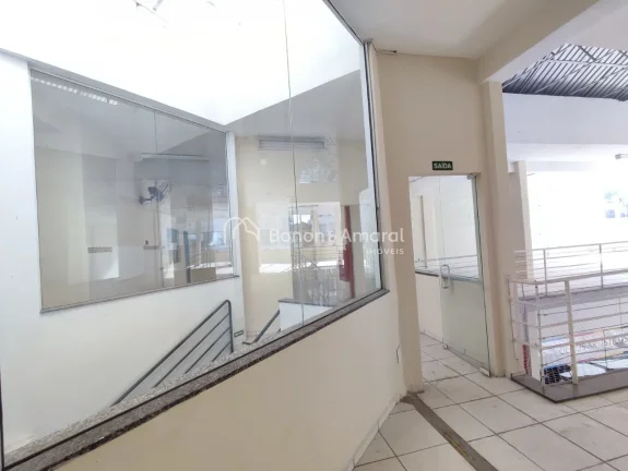 Imagem Galleria comercial à venda no centro de valinhos, varias salas, estacionamento subsolo
No piso tér...