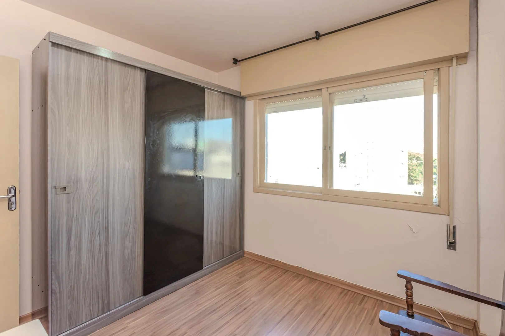 Imagem Apartamento de 2 dormitórios com dependência e vaga no bairro Santana DESOCUPADO