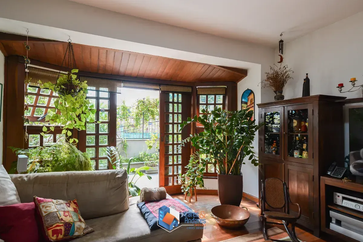 Imagem Sobrado para venda em Sumaré com 4 quartos, sendo 2 suítes, 190m²
