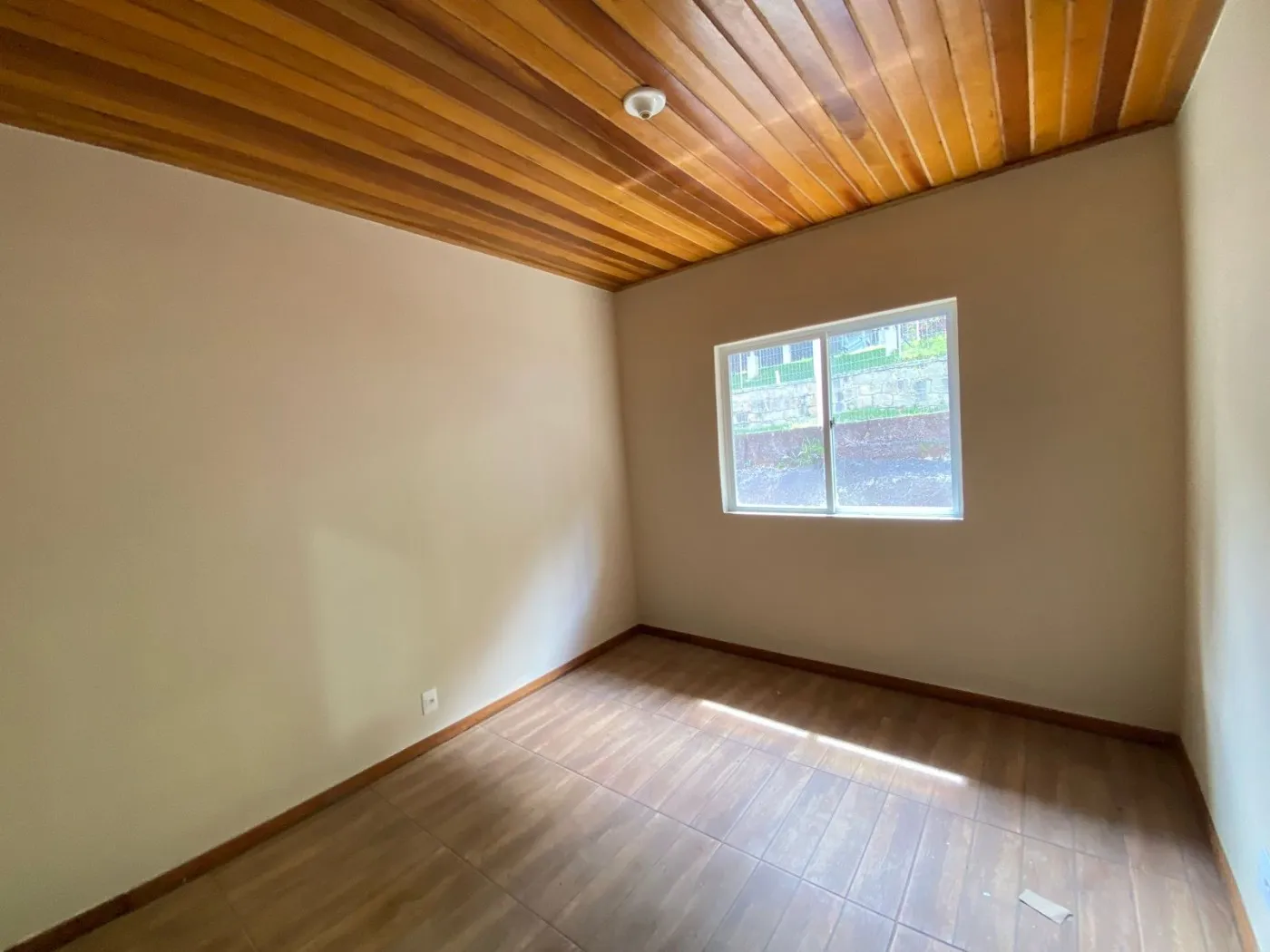 Imagem Casa em Condomínio para Venda em Teresópolis / RJ no bairro Granja Guarani