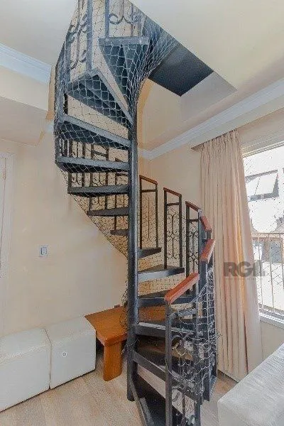 Imagem Vende-se excelente cobertura 2 quartos com suíte, 3 vagas de garagem com 156m² no Petrópolis