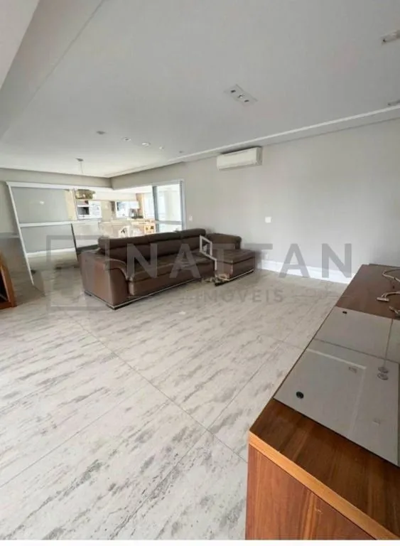 Imagem Apartamento com 3 suítes e 242 m², closet na suíte master, lavabo e 4 vagas de garagem