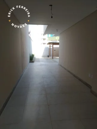 Imagem Belíssima casa duplex composta de 3 suítes área de lazer com piscina e churrasqueira em finíssimo acabamento.