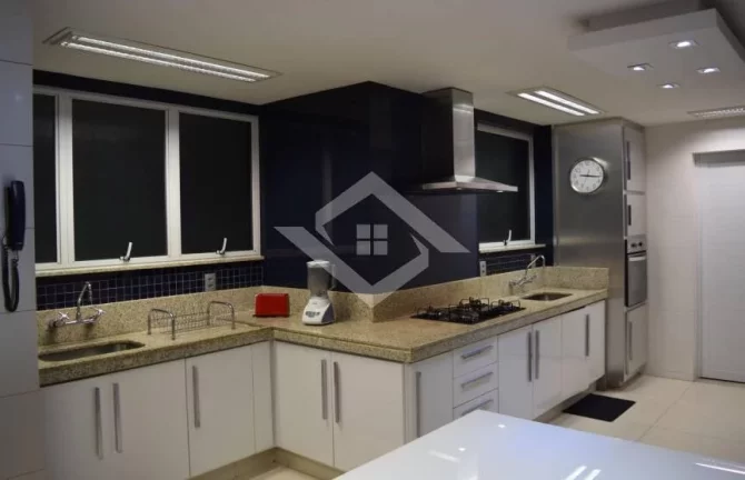 Imagem Apartamento de 7 Quartos para Venda em Copacabana com 350 m²