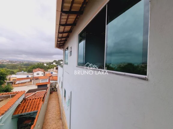 Imagem Casa á venda em Betim, bairro Vila Cristina.