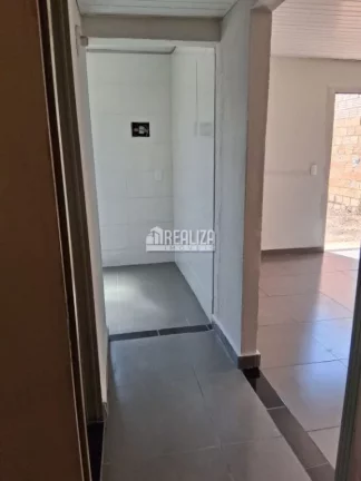 Imagem Casa à venda no Parque dos Girassóis III em Uberaba: 2 dormitórios, cozinha, sala e mais!