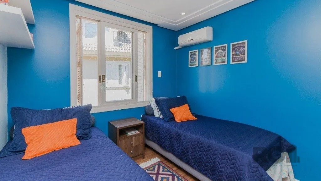 Imagem Excelente casa em condomínio de 249m² com 03 dormitórios e 4 vagas.
