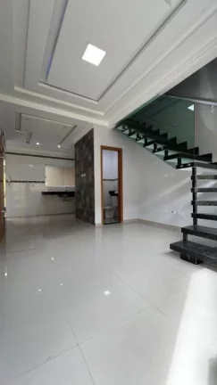 Imagem Sobrado com 3 dormitórios à venda, 73 m² por R$ 325.000 - Mirim - Praia Grande/SP