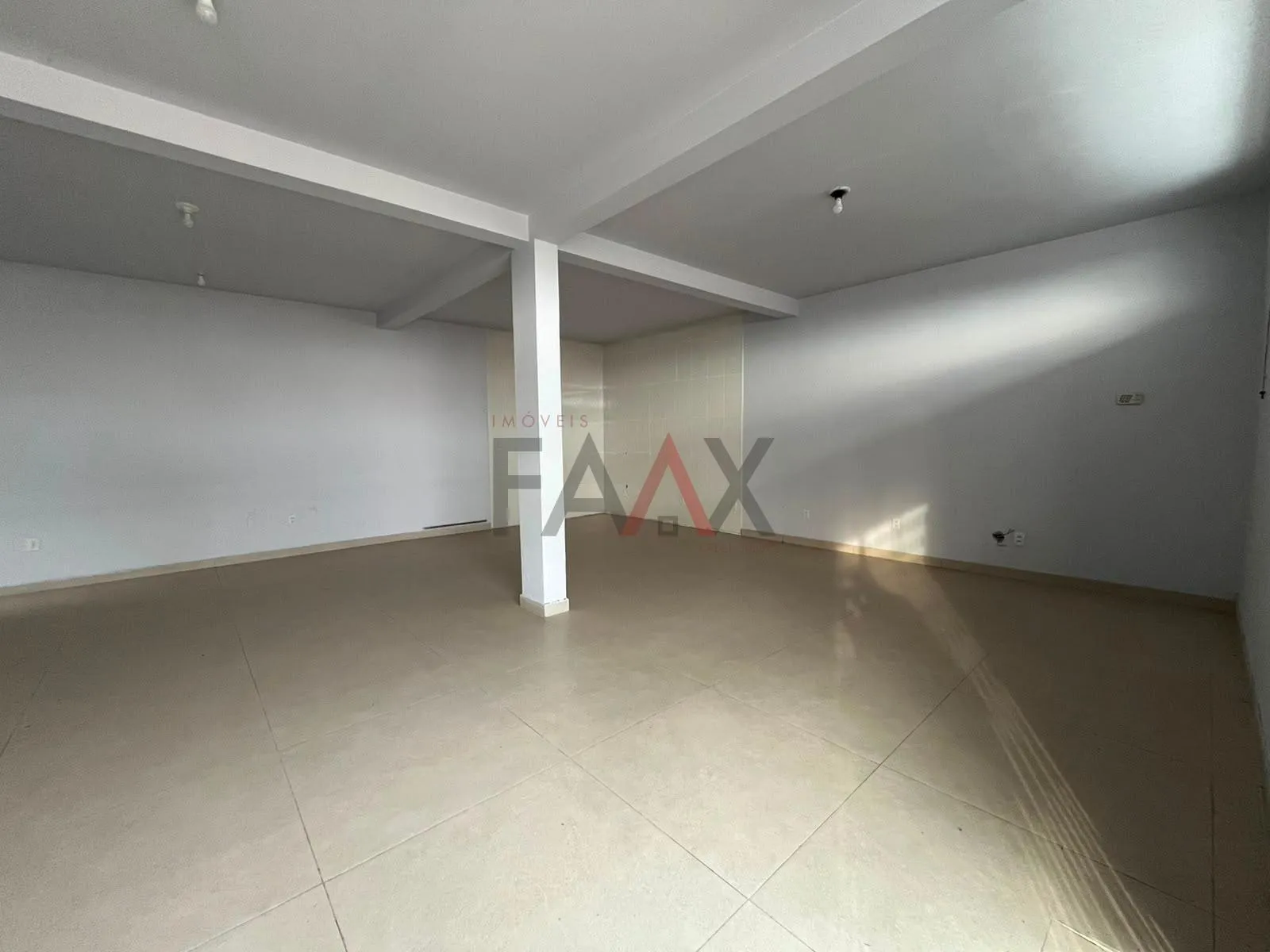 Imagem Sala Comercial 65m² na Santa Cruz com Estacionamento Próximo a Faculdades