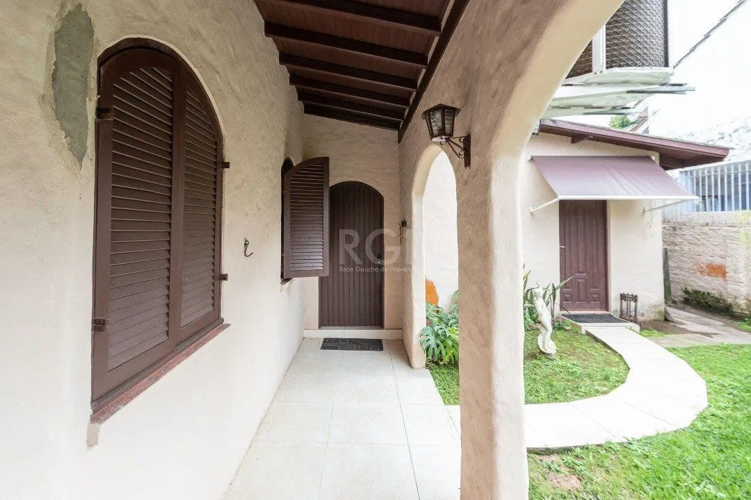 Imagem Casa para Venda - 380m², 3 dormitórios, sendo 1 suites, 3 vagas - Tristeza
