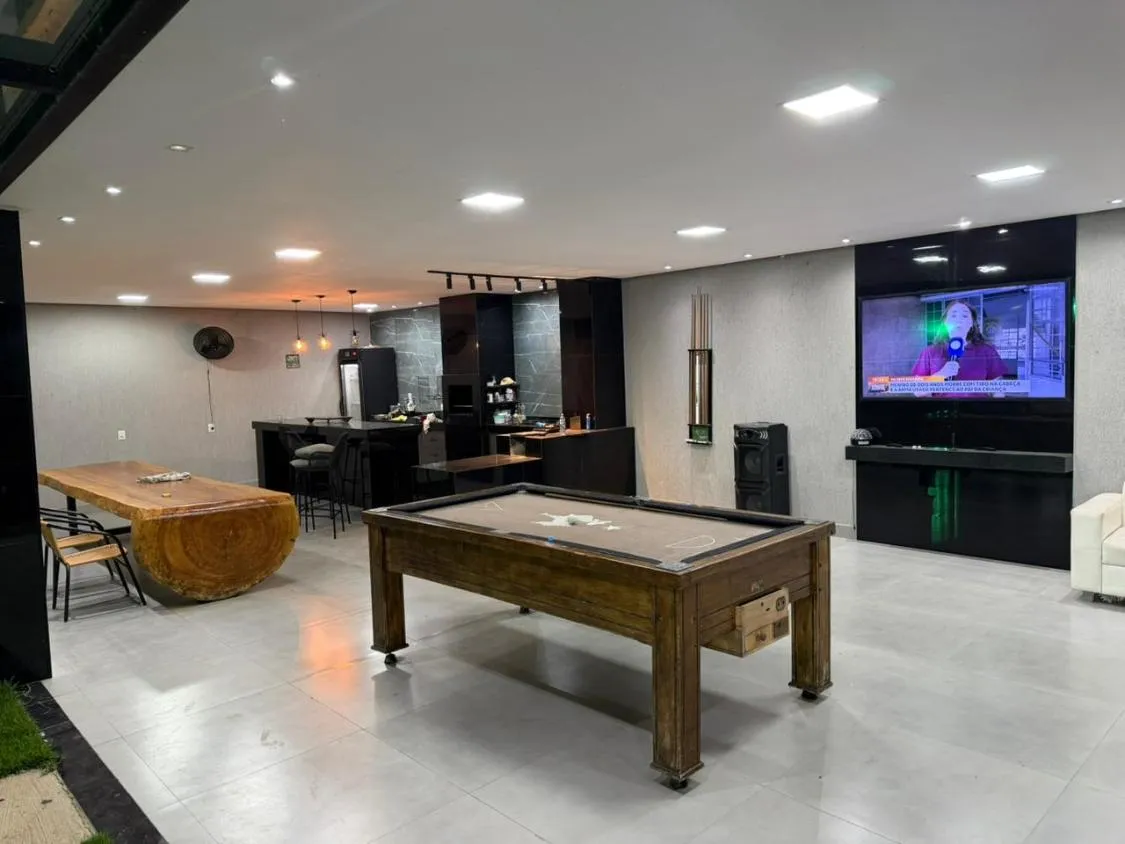 Imagem CASA DE LUXO À VENDA EM CONTAGEM/MG , Área de 915 m²