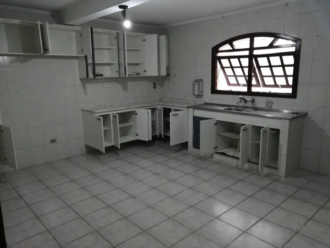 Imagem Sobrado a venda com 3 dorms sendo 1 suíte - Jardim Colonial