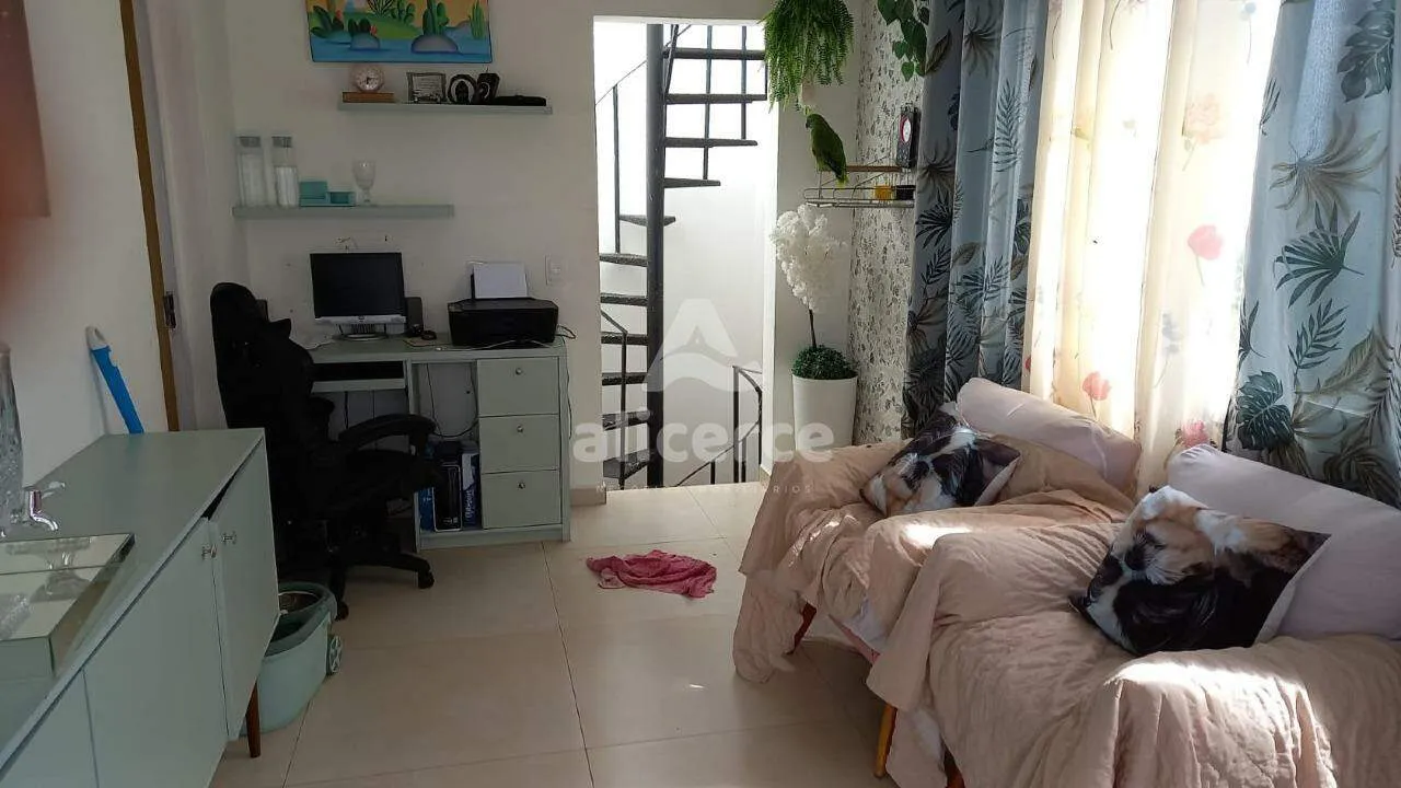 Imagem Apartamento Duplex à venda com 3 quartos 1 suíte, 135m² em Barreiros São José