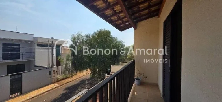 Imagem Localizada em um tranquilo bolsão residencial, com terreno plano e posição estratégica, este sob...