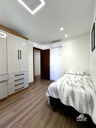 Imagem Apartamento com 4 dormitórios (2 suítes) 2 vagas de garagem na quadra do mar. Lazer na cobertura!