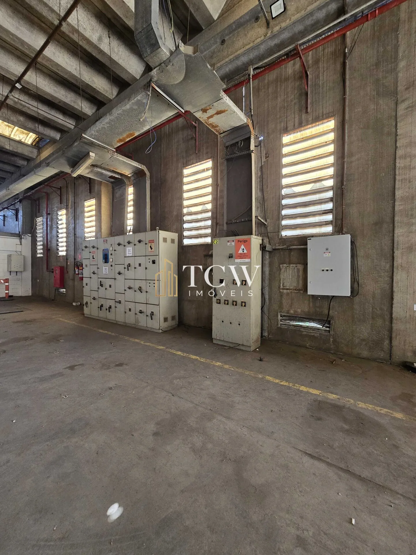 Imagem Galpão Industrial à Venda em Guarulhos | 2.564 m² | Terreno 11.400 m² | ZAE-2