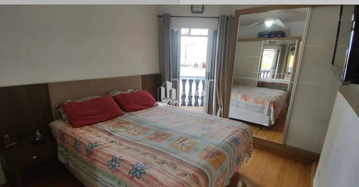 Imagem Oportunidade Sobrado Amplo no Jardim Fernandes - 210m², 3 Dormitórios e 5 Vagas